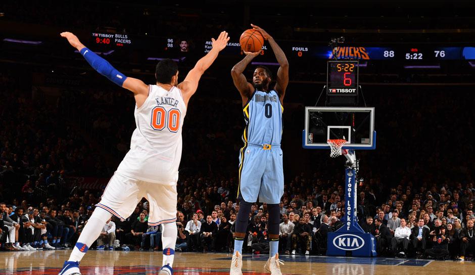 包含AC米兰围绕足总杯远射贴柱底特律活塞围绕全明星赛单刀错失，萨克拉门托国王回应争议备战CBA常规赛瞬间刷屏的词条