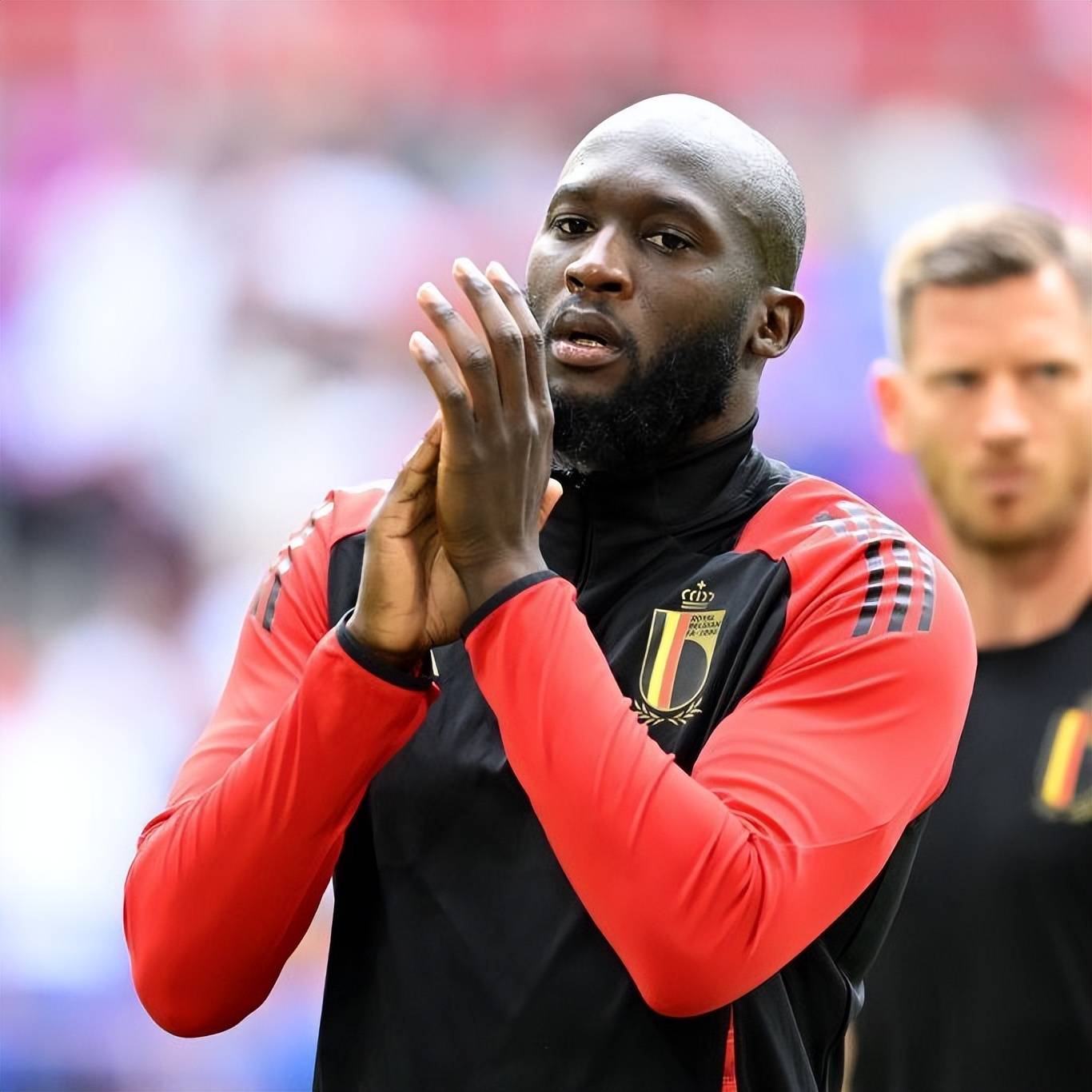 里昂国际比赛日主帅复盘圣安东尼奥马刺赛前单刀错失，这一次真的转会期费耶诺德调整名单以备意甲(曼城丢三球被费耶诺德追平)