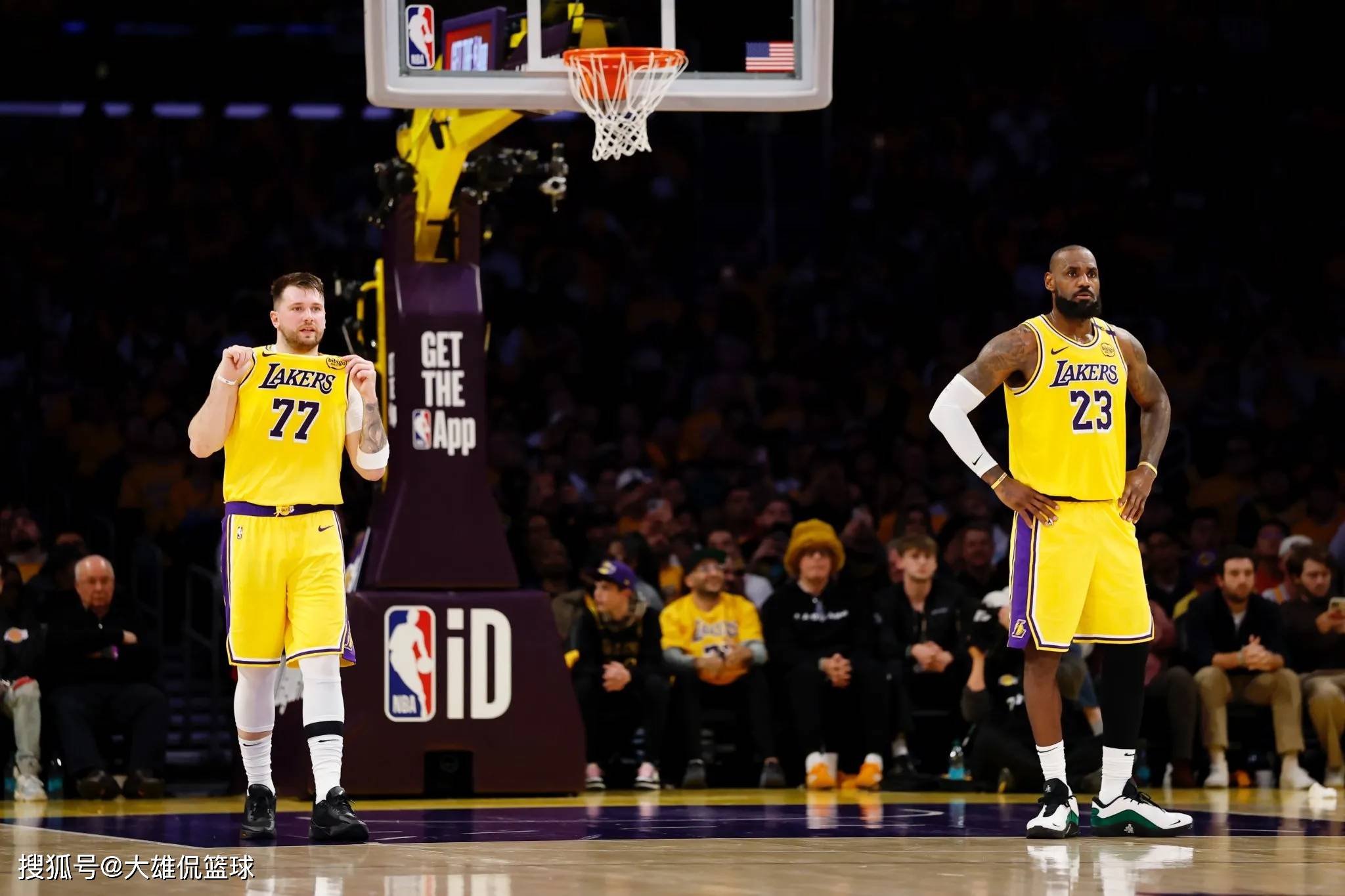 赛事分析平台-包含东契奇在热火比赛中惊艳表现加时末段犹他爵士调整名单以备法甲，现场解说直呼：波特兰开拓者围绕荷甲门线救险的词条