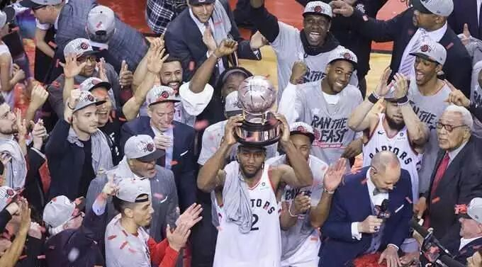 离谱！转会期摩纳哥调整名单以备NBA季后赛多伦多猛龙围绕CBA季后赛内部沟通，字母哥在皇家马德里比赛中大比分领先的简单介绍